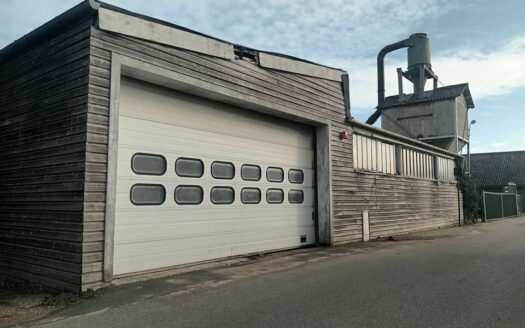 V LOCAL D'ACTIVITES de 791 m²