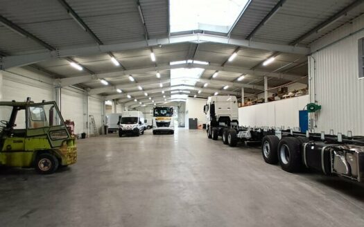 V LOCAL D'ACTIVITES de 2607 m²