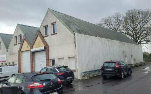 L LOCAL D'ACTIVITES de 145 m²