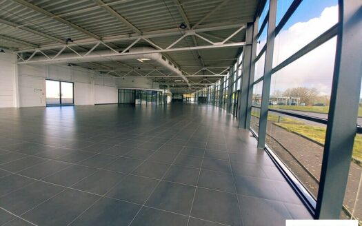 V LOCAL COMMERCIAL de 3313 m²