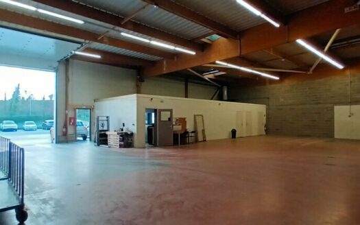 L LOCAL D'ACTIVITES de 480 m²