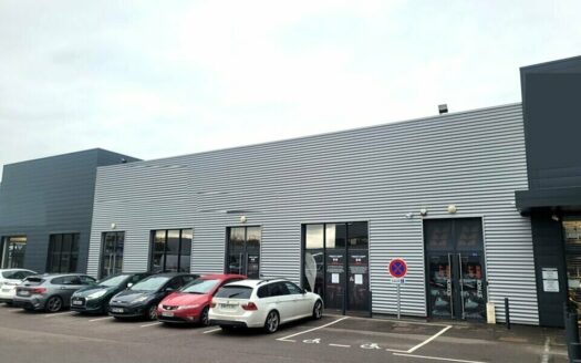L LOCAL COMMERCIAL de 855 m²