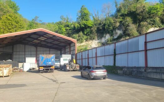 L TERRAIN de 749 m²