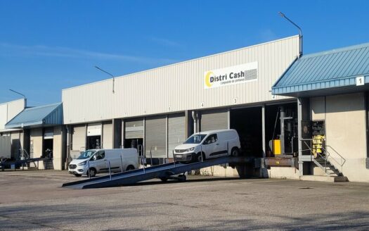 L LOCAL D'ACTIVITES de 2023 m²