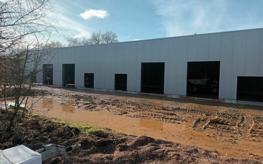 V LOCAL D'ACTIVITES de 960 m²