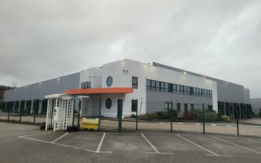 L ENTREPOT de 6617 m²