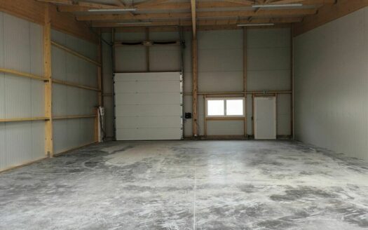 L LOCAL D'ACTIVITES de 144 m²