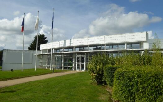 L LOCAL D'ACTIVITES de 12259 m²