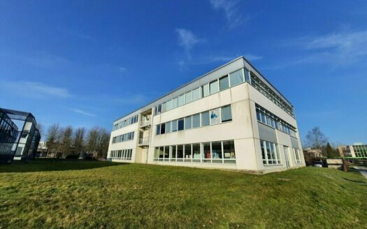 L BUREAUX de 118.5 m²