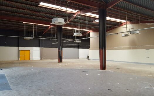 L LOCAL COMMERCIAL de 1144 m²