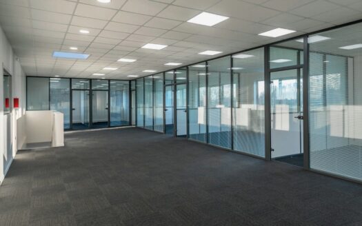 V LOCAL D'ACTIVITES de 486 m²