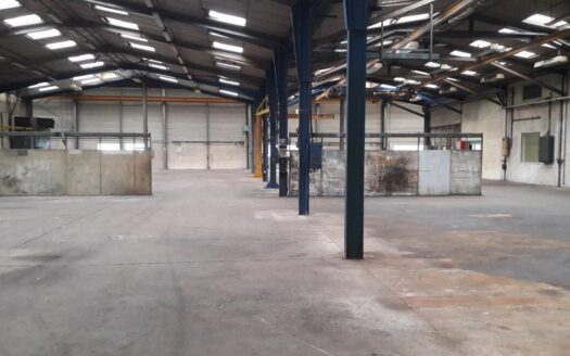 L LOCAL D'ACTIVITES de 2838 m²