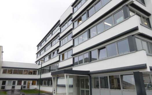 L BUREAUX de 193.7 m²