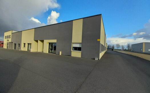 L LOCAL D'ACTIVITES de 260 m²