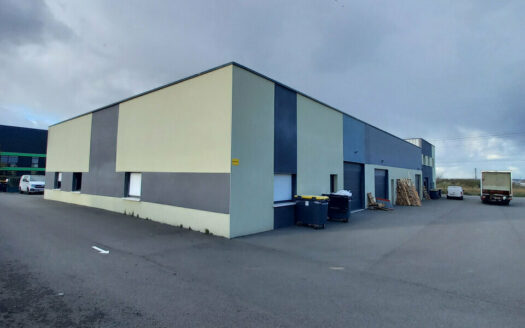 L LOCAL D'ACTIVITES de 260 m²
