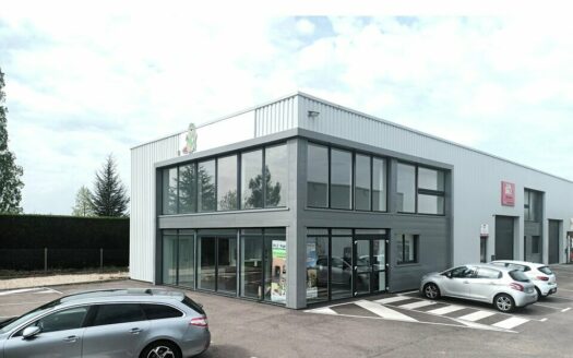 L LOCAL COMMERCIAL de 120 m²