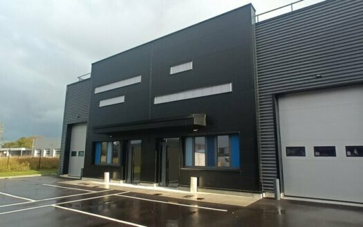 L LOCAL D'ACTIVITES de 380 m²