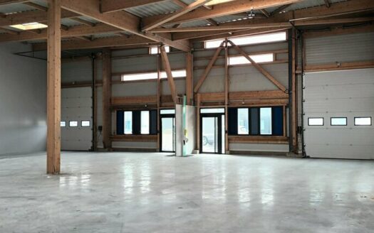 L LOCAL D'ACTIVITES de 380 m²