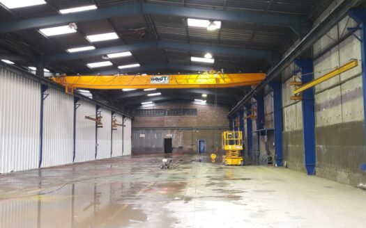 L LOCAL D'ACTIVITES de 3100 m²