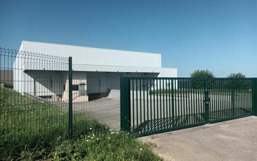 L LOCAL D'ACTIVITES de 1700 m²