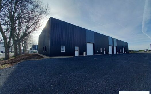 V LOCAL D'ACTIVITES de 224 m²