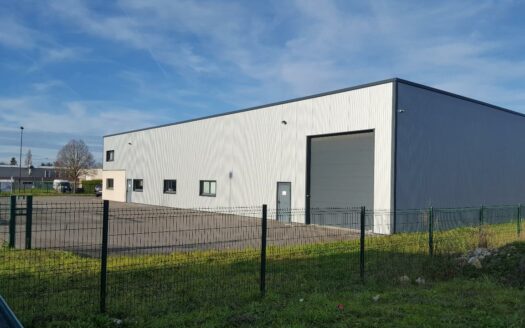 L LOCAL D'ACTIVITES de 820 m²