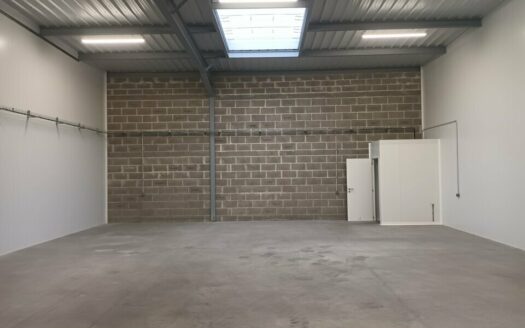 L LOCAL D'ACTIVITES de 159 m²