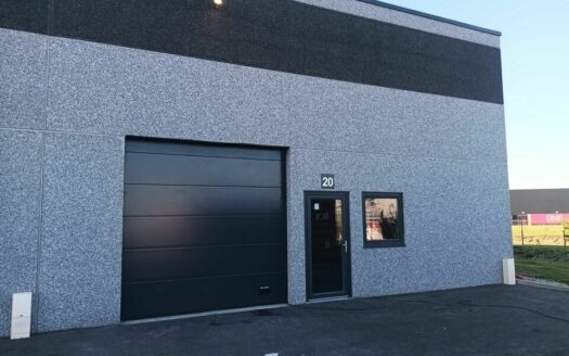 L LOCAL D'ACTIVITES de 149 m²