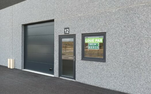 L LOCAL D'ACTIVITES de 147 m²