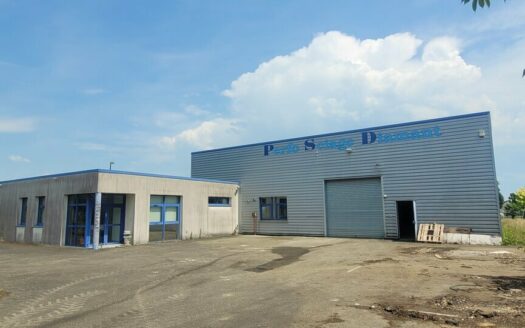 L LOCAL D'ACTIVITES de 600 m²