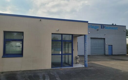 L LOCAL D'ACTIVITES de 600 m²