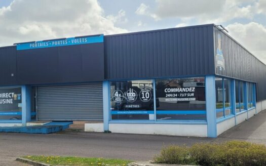 L LOCAL COMMERCIAL de 365 m²