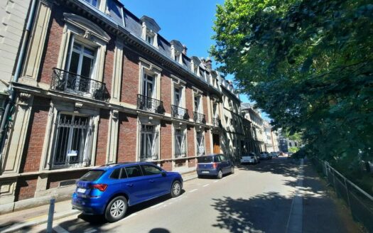 L BUREAUX de 619.86 m²