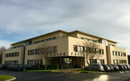L BUREAUX de 95.3 m²