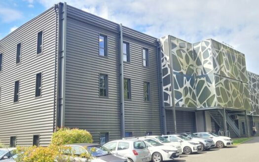 L BUREAUX de 243 m²