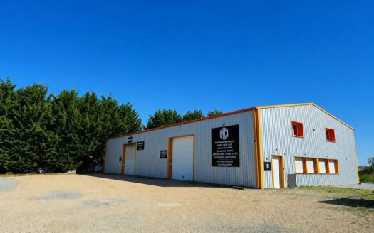 V LOCAL D'ACTIVITES de 629.18 m²