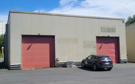 L LOCAL D'ACTIVITES de 650 m²
