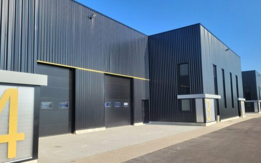 L LOCAL D'ACTIVITES de 940 m²