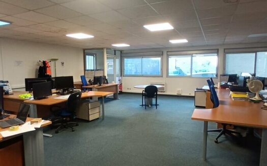 L BUREAUX de 494 m²