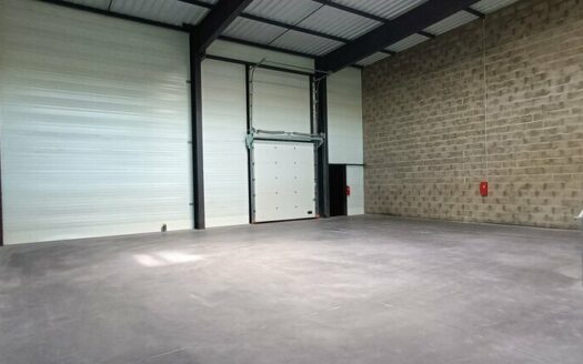 L LOCAL D'ACTIVITES de 1466 m²