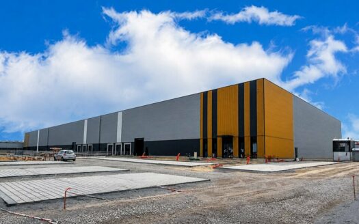 L ENTREPOT de 8401 m²