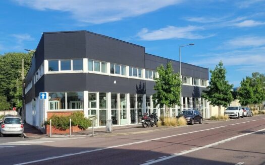 V LOCAL D'ACTIVITES de 940 m²