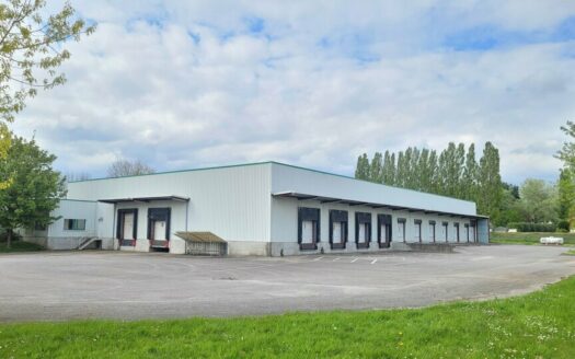 L LOCAL D'ACTIVITES de 1802 m²