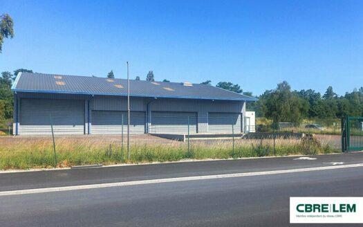 V LOCAL D'ACTIVITES de 874 m²