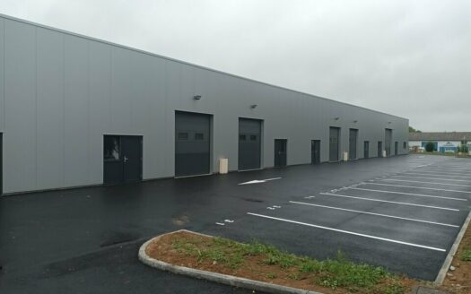 V LOCAL D'ACTIVITES de 720 m²