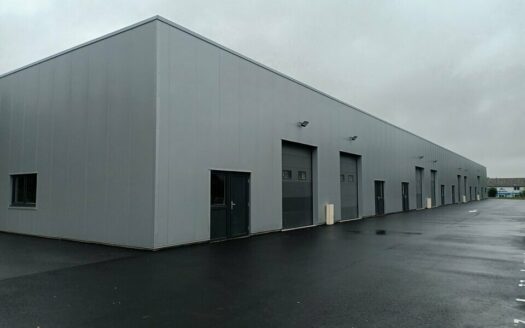 L LOCAL D'ACTIVITES de 720 m²