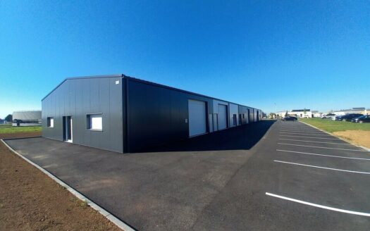 L LOCAL D'ACTIVITES de 180 m²