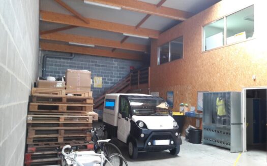 V LOCAL D'ACTIVITES de 257 m²