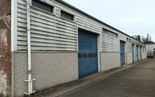 L LOCAL D'ACTIVITES de 357 m²