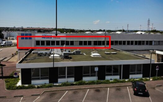L BUREAUX de 696.3 m²